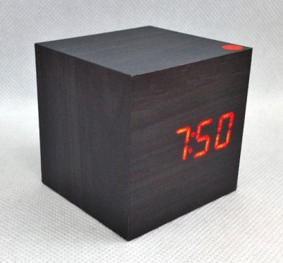 E-shop Čierny LED budík kocka s dátumom EuB 8467, 6 cm