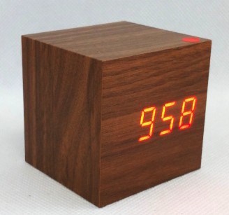 E-shop Hnedý LED budík kocka s dátumom EuB 8467, 6 cm